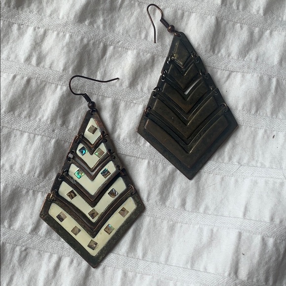 White and abalone earrings. - Picture 3 of 3